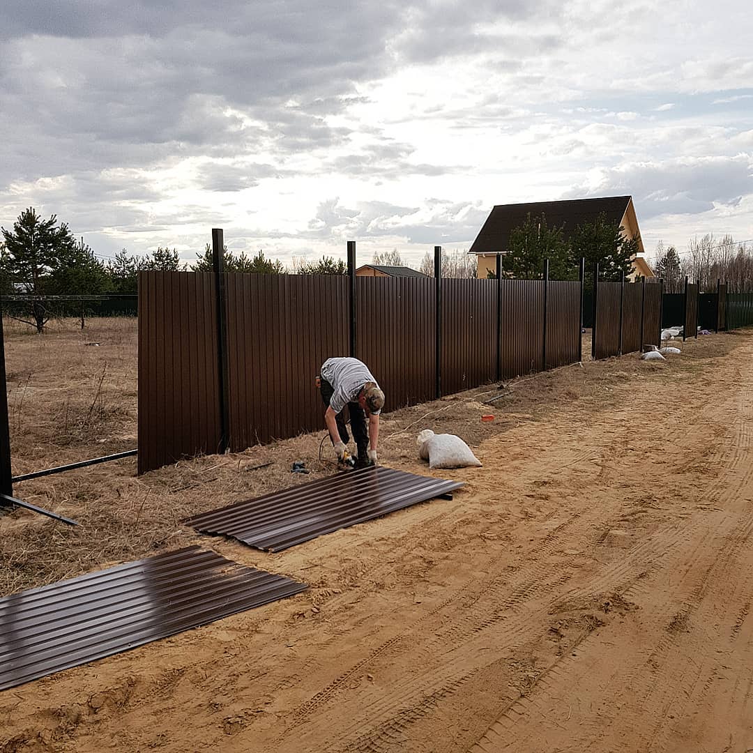 Как выбрать рисунок кованого забора под архитектуру дома и уровень приватности участка в Высоковске