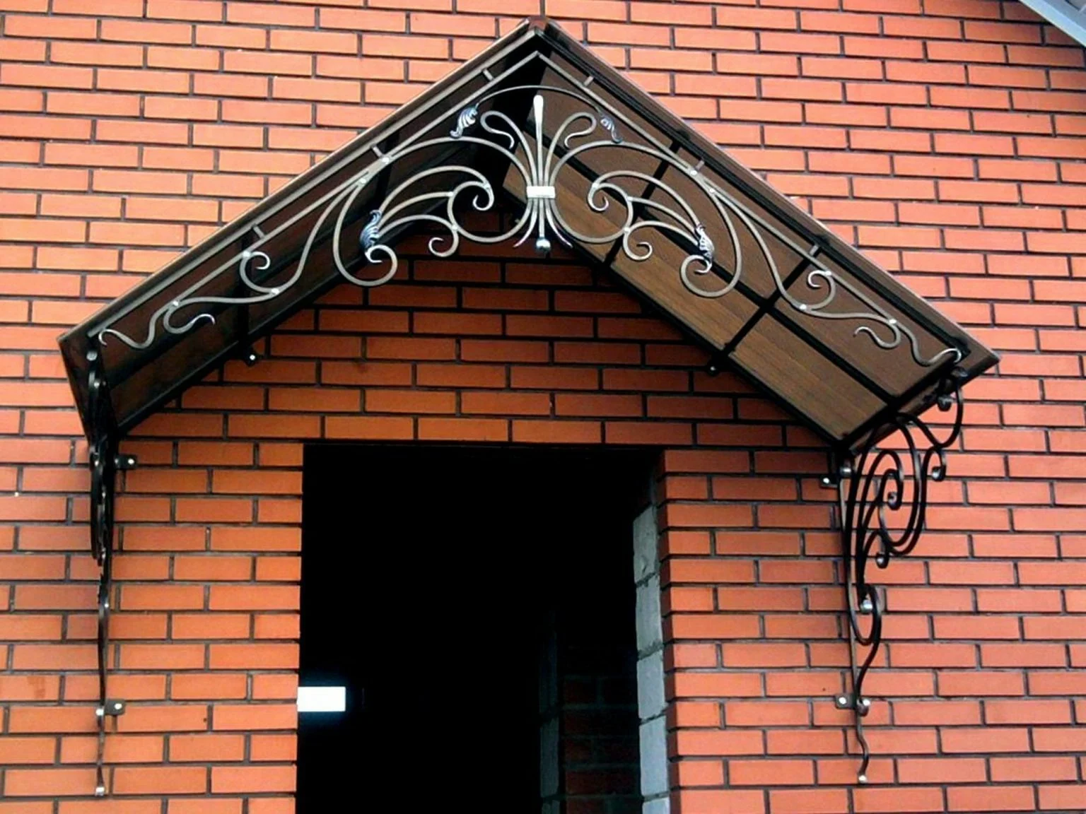 Как рассчитать бюджет на козырёк, перила и освещение для входной группы в Высоковске